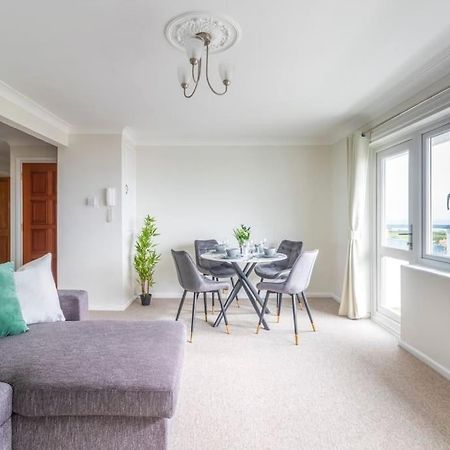 Panoramic Sea View Apartment Sleeps 4-Free Parking Bournemouth Luaran gambar