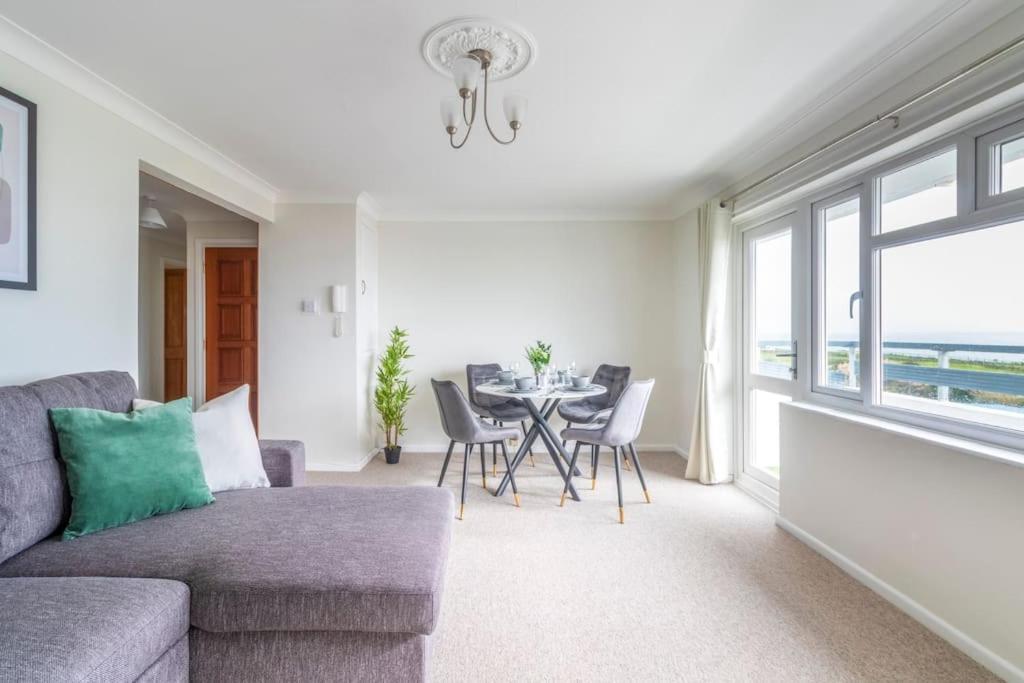 Panoramic Sea View Apartment Sleeps 4-Free Parking Bournemouth Luaran gambar